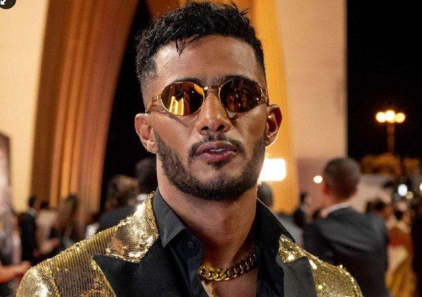 الامارات | محمد رمضان: "الأولاد عايروا ابني وقالوله أنت أسود زي أبوك"