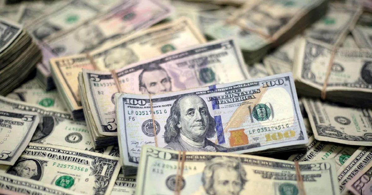 الدولار يتراجع أسبوعيًا أمام اليورو والين