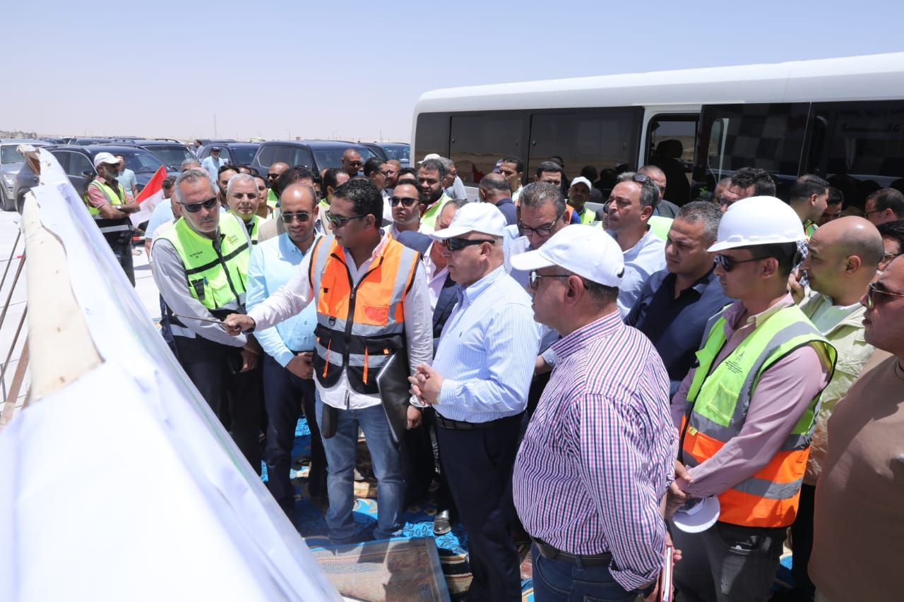 نائب رئيس مجلس الوزراء يتفقد المنطقة الصناعية بالمطاهرة بمحافظة المنيا