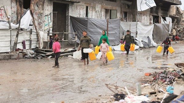 تحذيرات من كارثة صحية وبيئية شاملة في غزة