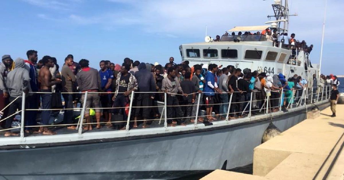 حرس السواحل الليبي ينقذ 91 مهاجرًا من الغرق