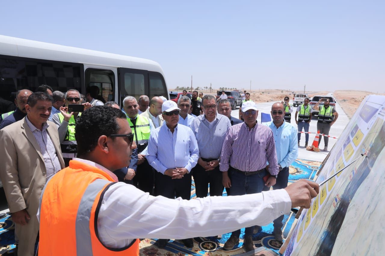 نائب رئيس مجلس الوزراء يتفقد المنطقة الصناعية بالمطاهرة بمحافظة المنيا