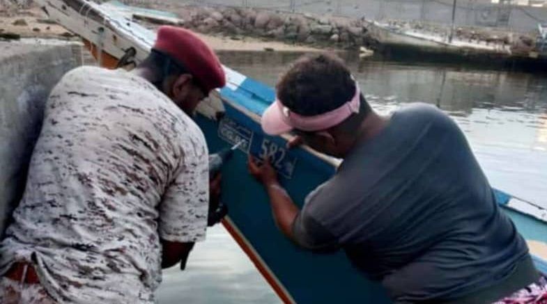 حضرموت.. خفر السواحل تواصل حصر وترقيم القوارب في المراسي والقطاعات
