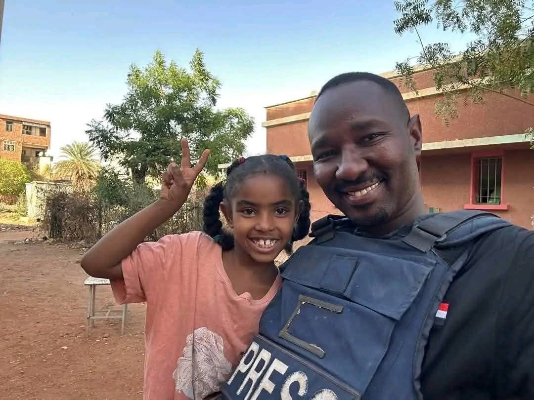 العناية الإلهية تنقذ مراسل قناتي “العربية” و “الحدث” بالسودان بعد إصابته بطلقة في الرأس