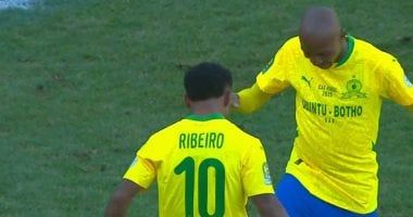 ريبيرو يسجل الهدف الأول لصن داونز أمام بيراميدز فى نهائي أفريقيا