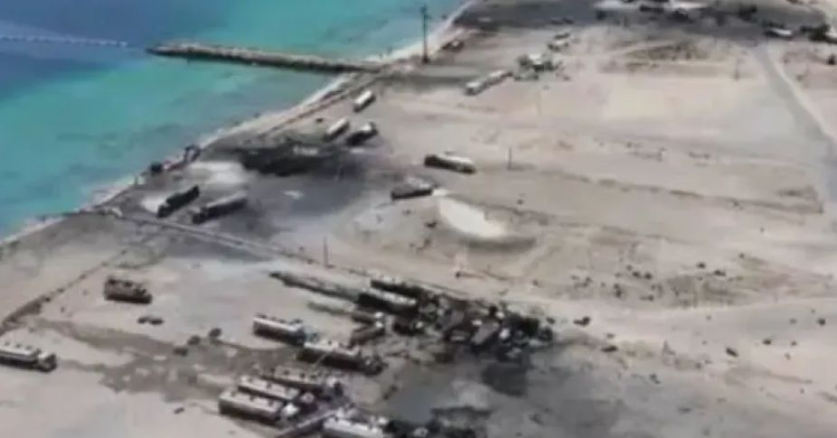 وسط أنباء عن تفجير مخازن أسلحة قرب الميناء...انفجارات عنيفة تهز الحديدة