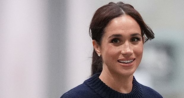 تحليل لغة الجسد: ميغان ماركل في لحظة ارتباك نادرة قبل أن تصبح دوقة