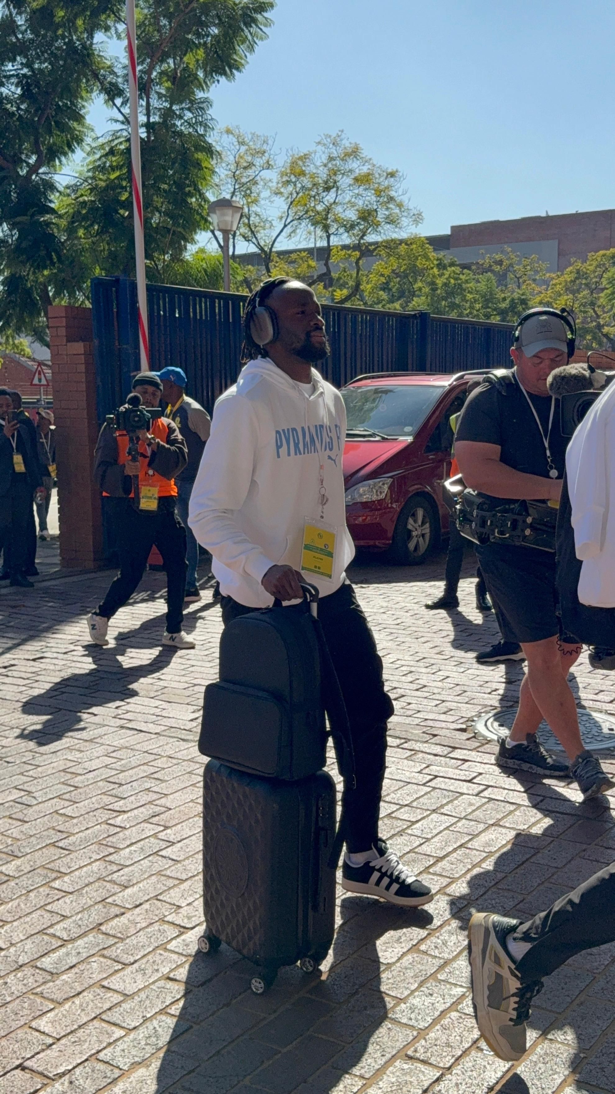 بيراميدز يصل ملعب لوفتس فيرسفيلد لمواجهة صن داونز فى نهائي أبطال أفريقيا