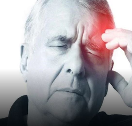 تظهر على العينين واليدين...علامات تحذيرية لجلطة المخ