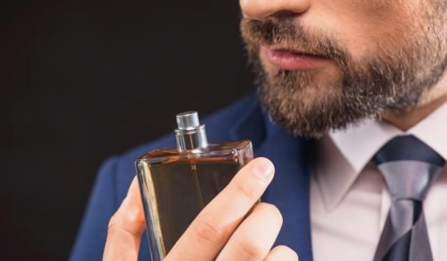 “من الرأس إلى أخمص القدمين” .. عطرك قد يكسر “درعك الكيميائي”