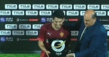 محمد شكرى يفوز بجائزة أفضل لاعب فى مباراة سيراميكا وحرس الحدود