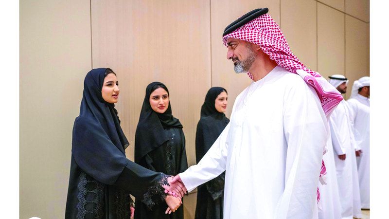 الامارات | ولي عهد عجمان يلتقي الطلبة الإماراتيين في الصين