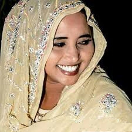 شاهد بالفيديو.. الفنانة فهيمة عبد الله تردد (يا صبجة) وتسخر من نفسها: (غنيتها وعاينت لنفسي لقيت روحي ضعيفة وشينة)