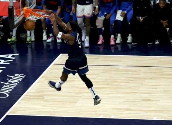 أن بي ايه: تمبروولفز يكرم وفادة ثاندر وينعش آماله في بطاقة الدور النهائي