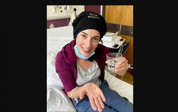 سيدة إنجليزية تستئصل 13 عضوا من جسدها بسبب سرطان نادر.. ما أعراضه؟