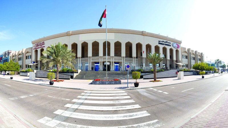 الامارات | عصابة تنتحل صفة الشرطة وتسرق 600 ألف درهم من آسيوي