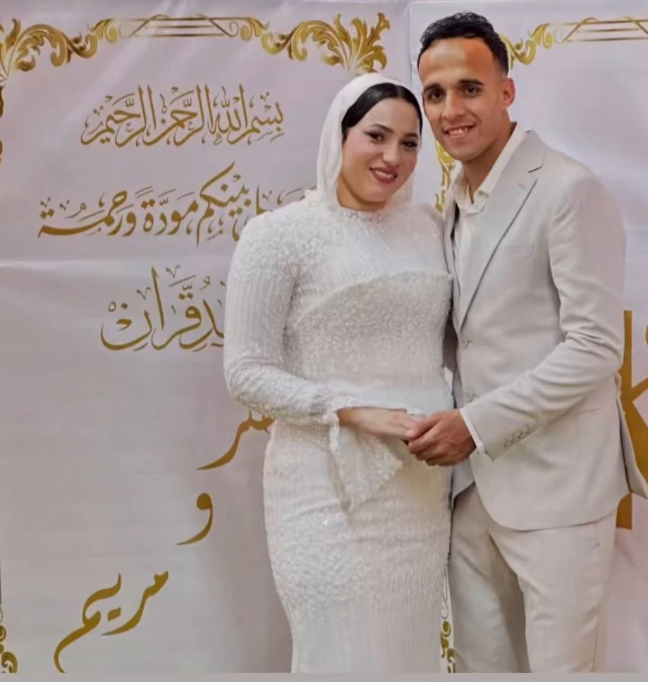 ناصر منسى مهاجم الزمالك ينشر صورًا من عقد قرانه