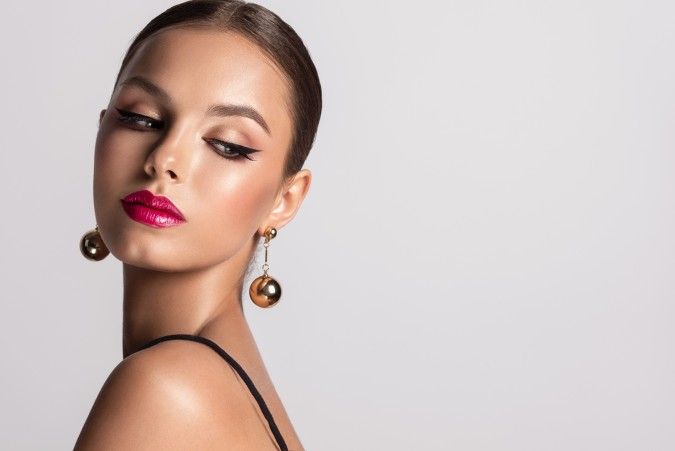 أساسيات مكياج الوجه وطرق استخدامها.. دليلك الشامل لإطلالة مثالية في العيد