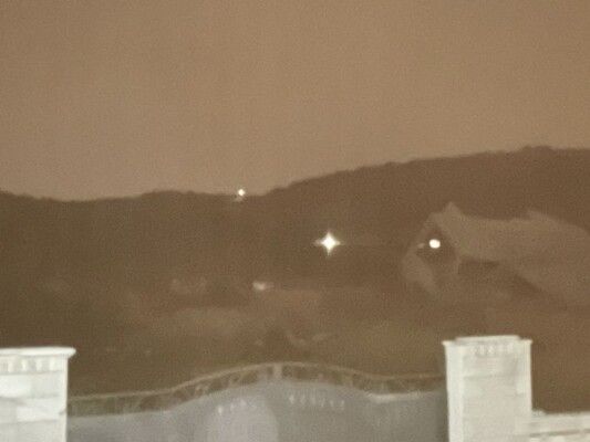 قوة مشاة الاسرائيلية تتحرك داخل الاراضي اللبنانية شرق ميس الجبل متخطية احد المنازل