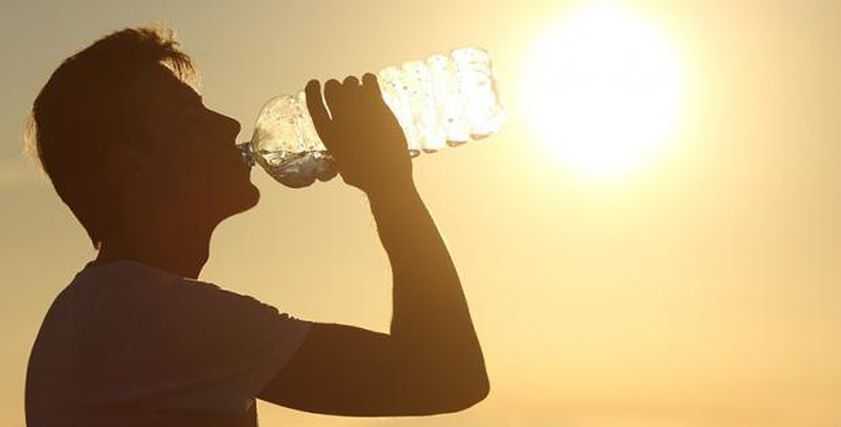 موجة حارة شديدة تضرب البلاد.. كيف تحمي أطفالك وكبار السن من الجفاف؟