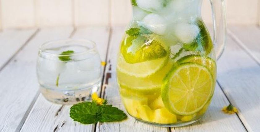 كيف تحافظ على جسمك باردا بمشروبات بسيطة من مطبخك؟