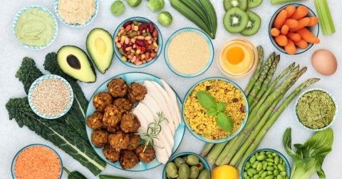 وداعاً لدوخة هبوط الضغط...أكتشف 5 أطعمة سرية تعيد لك طاقتك فوراً