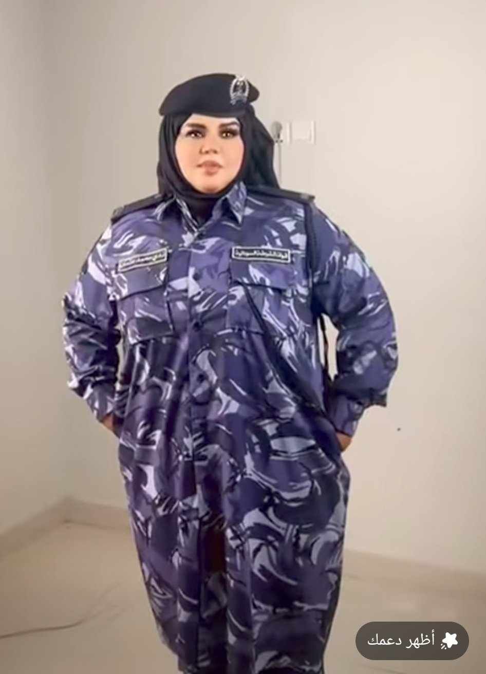 شاهد بالصورة والفيديو.. الفنانة ندى القلعة تظهر بالزي الرسمي لقوات الشرطة وتحاول حفظ وفهم مواد القانون الجنائي