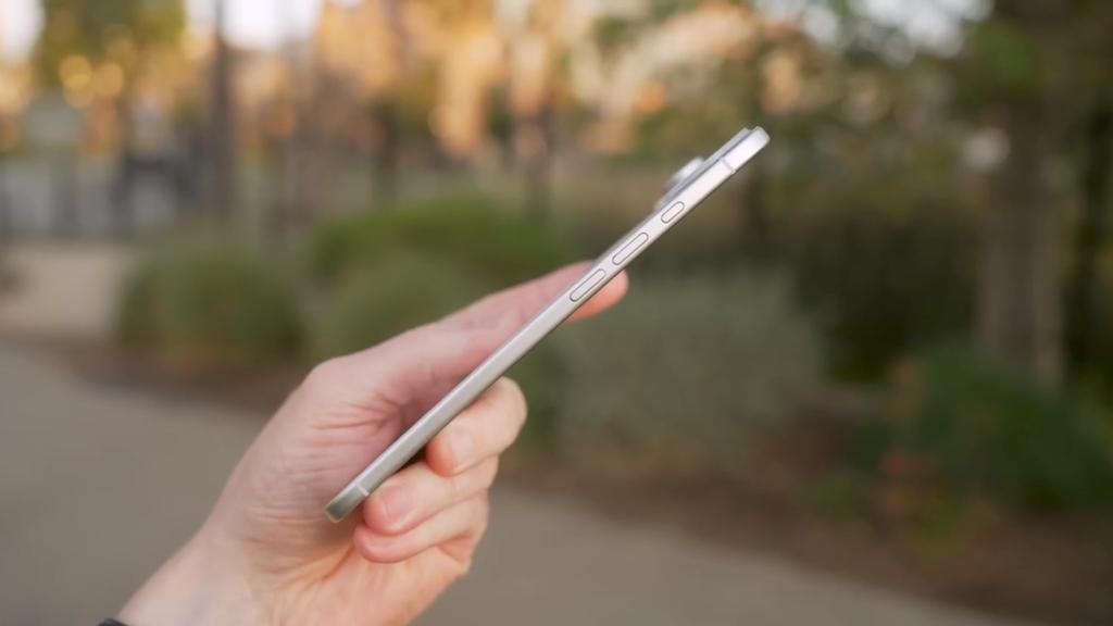 تكنولوجيا: تسريب يظهر تصميم “iPhone 17 Air”.. أنحف آيفون فى تاريخ أبل (صور)