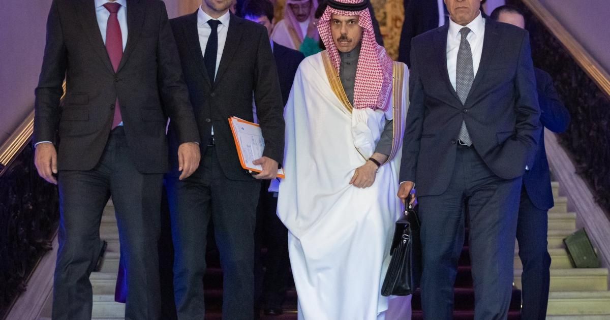 بالصور: 3 وزراء خارجية عرب يناقشون في باريس جهود إنهاء حرب غزة