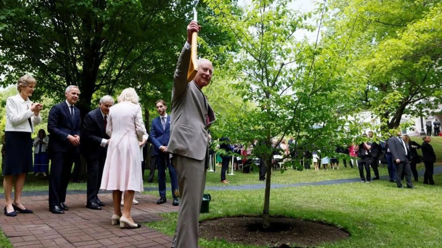 ما مغزى زيارة الملك تشارلز والملكة كاميلا لكندا الآن؟