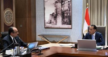 رئيس الوزراء يتابع مع وزير قطاع الأعمال العام عددًا من ملفات العمل