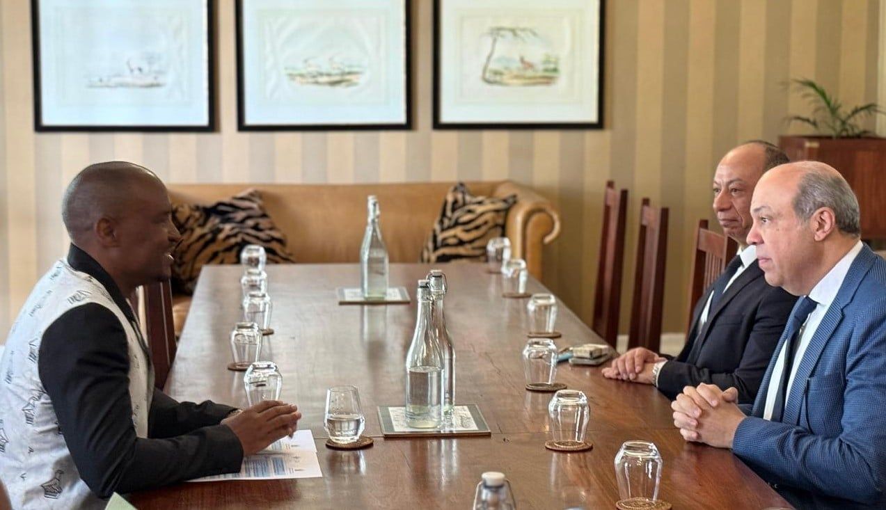 على هامش مشاركته بأسبوع الطيران.. الحفنى: مصر تلتزم بتعزيز التعاون الإقليمي في الصناعة