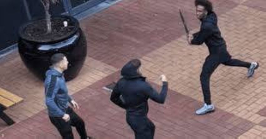 «شجار السواطير» في مركز تسوق يثير الرعب