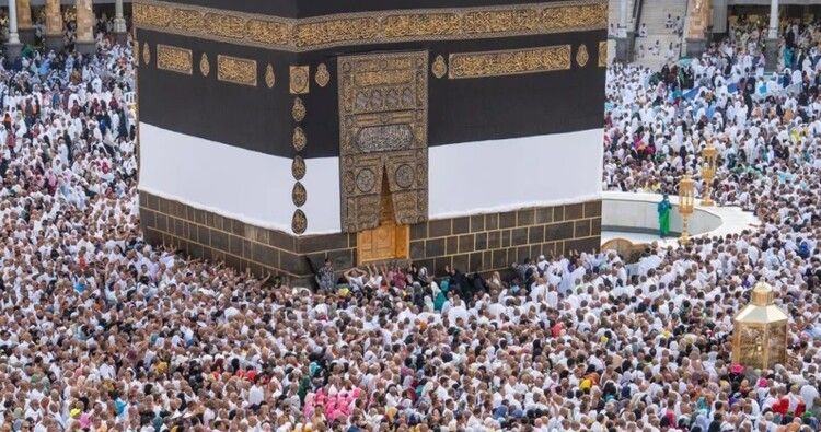 بدء مغادرة الحجاج اللبنانيين إلى مكة