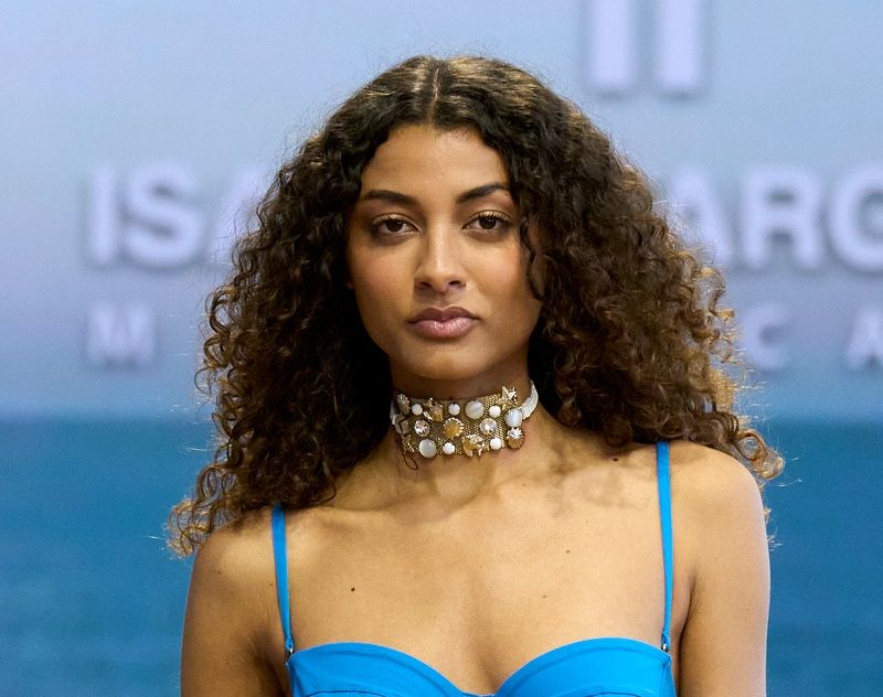 تسريحات شعر سهلة للعيد من عروض أزياء ربيع وصيف 2026.. أنوثة مبتكرة