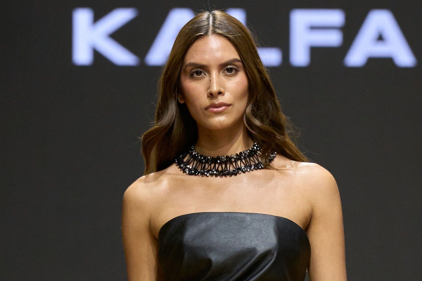 تسريحات شعر سهلة للعيد من عروض أزياء ربيع وصيف 2026.. أنوثة مبتكرة