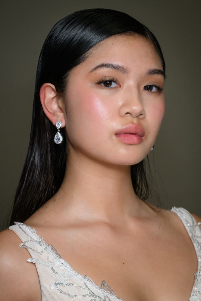 طريقة تطبيق مكياج ترابي ناعم يجمع بين الأناقة والرقي والبساطة