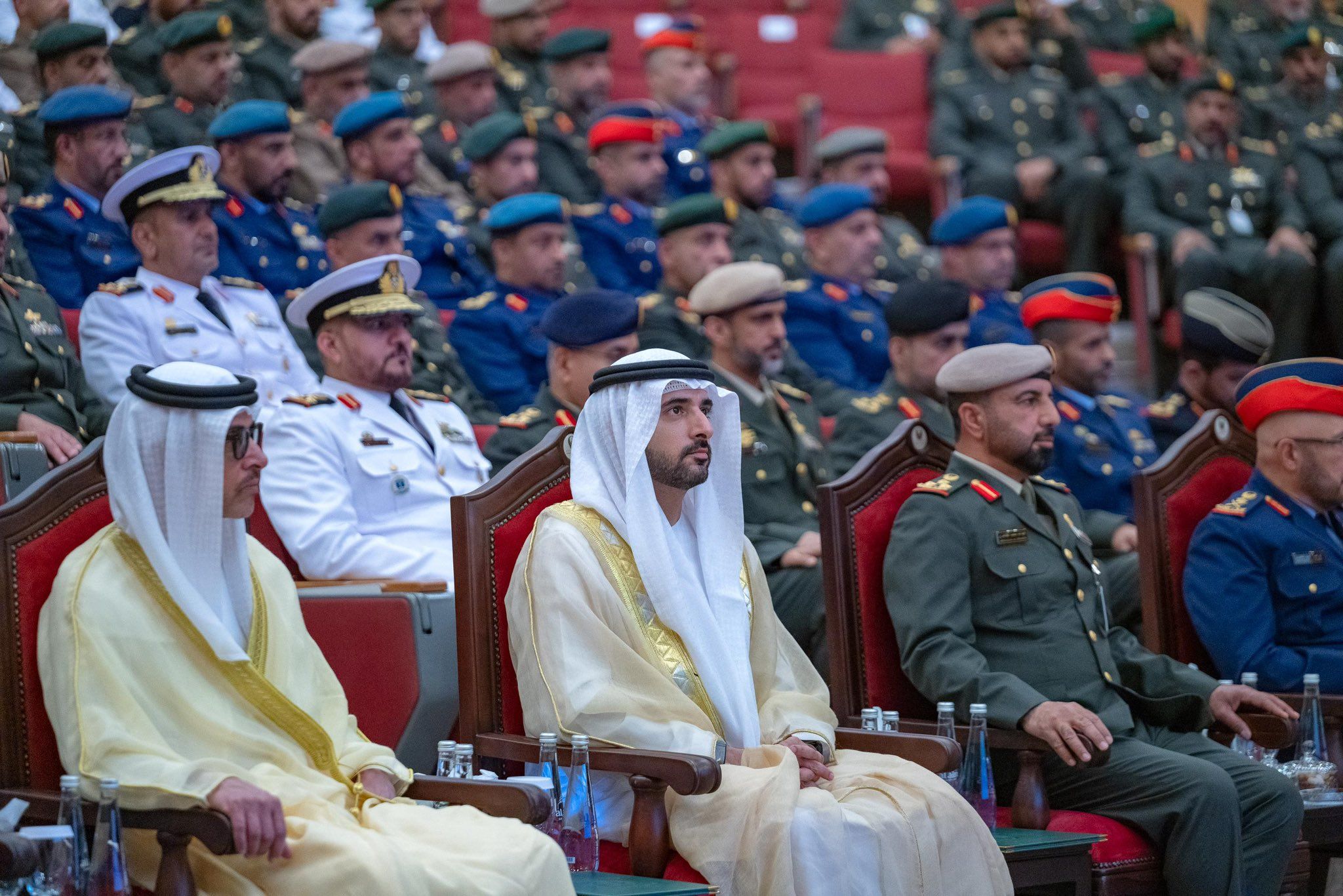 الامارات | حمدان بن محمد يشهد تخريج الدورة الـ 43 من الضباط الجامعيين