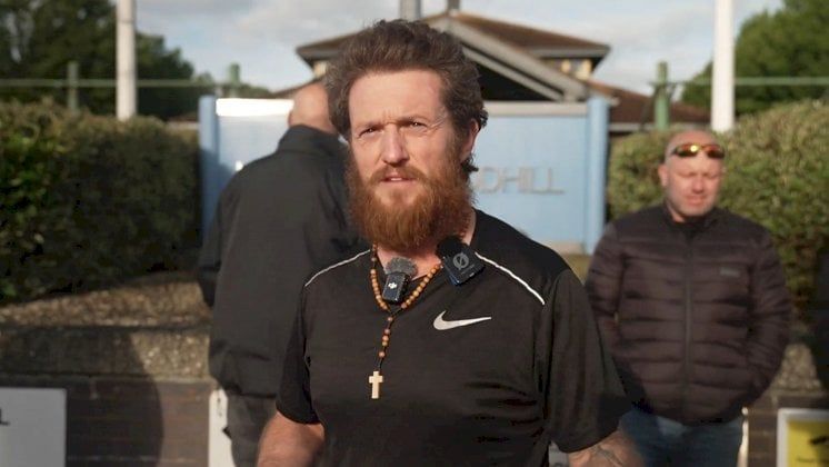 المتطرف البريطاني روبنسون يغادر السجن