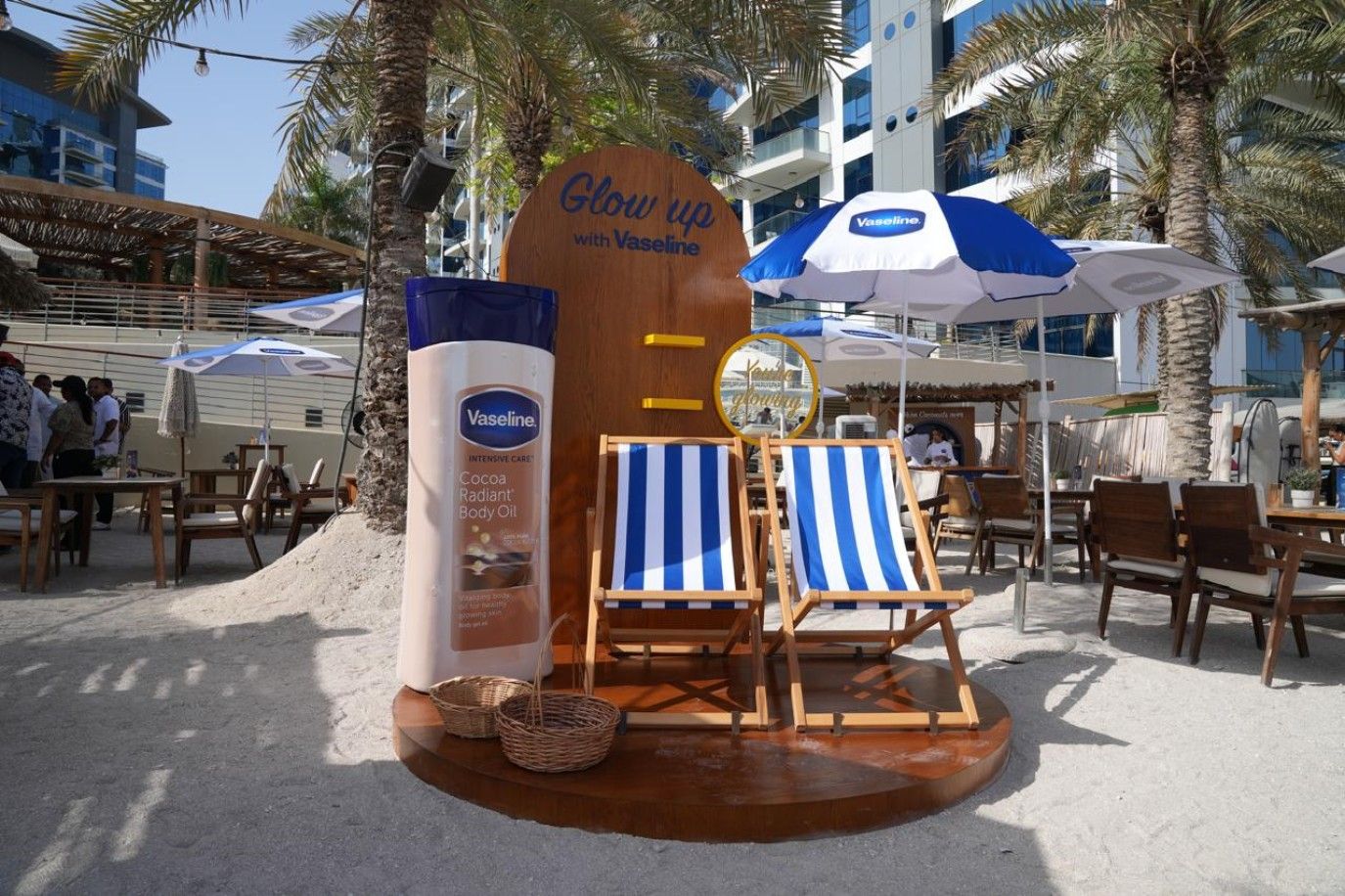 فازلين تطلق زيت جل الجسم Cocoa Radiant في تجربة شاطئية فريدة