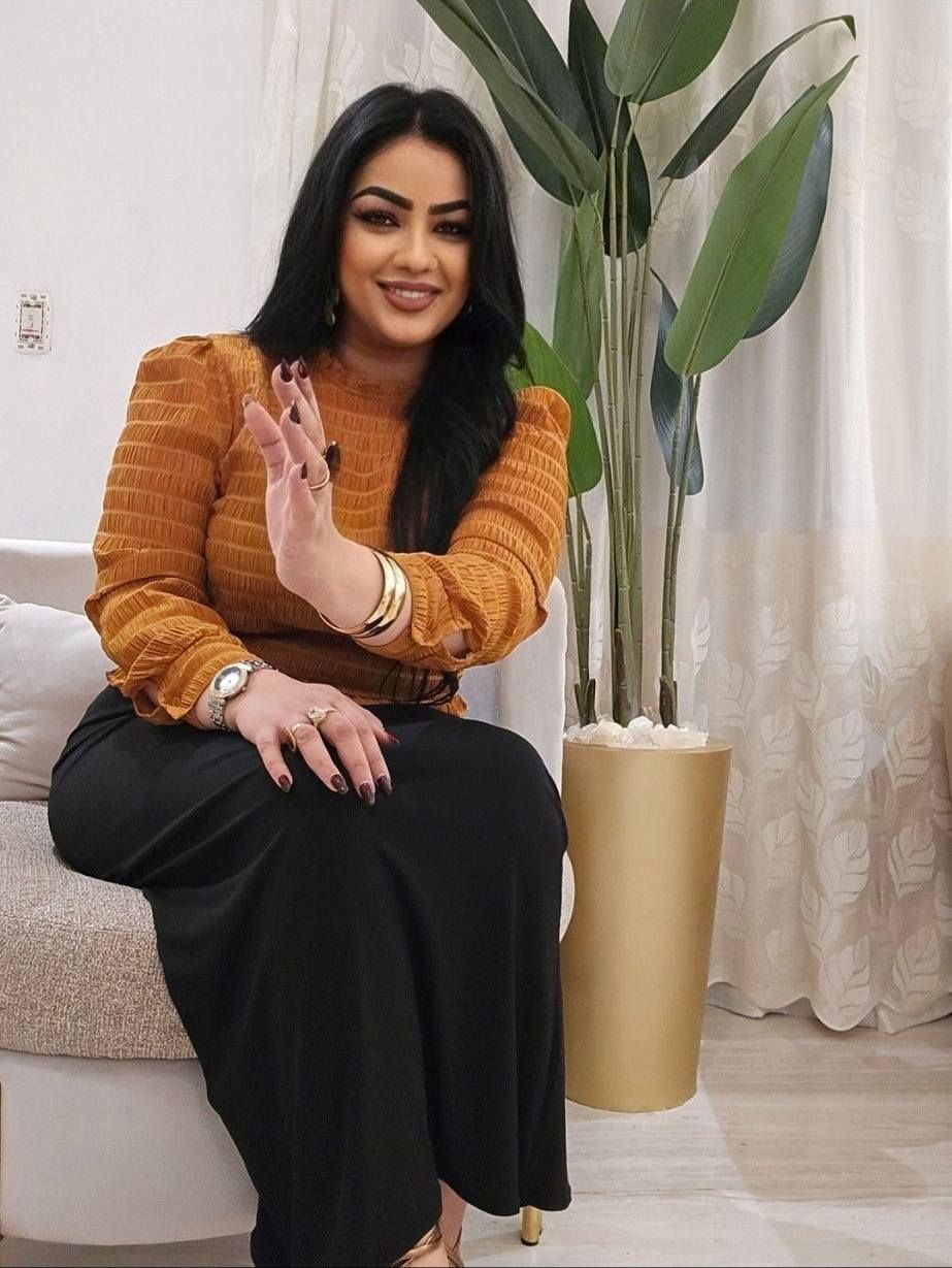 (أعمل بذكاء وليس بجهد) حسناء الفن السوداني أفراح عصام تبهر جمهورها بجلسة تصوير جديدة