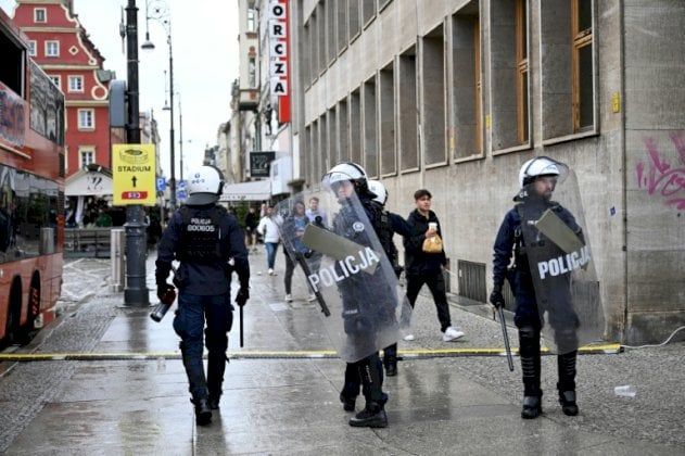 كونفرنس ليغ: اشتباكات بين جماهير تشلسي وريال بيتيس قبل المباراة النهائية