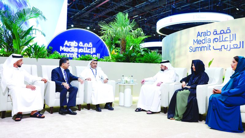 الامارات | أحمد بن محمد: التطورات السياسية والتقنية تتطلب توحيد الصوت العربي ورسالة المنطقة إلى العالم