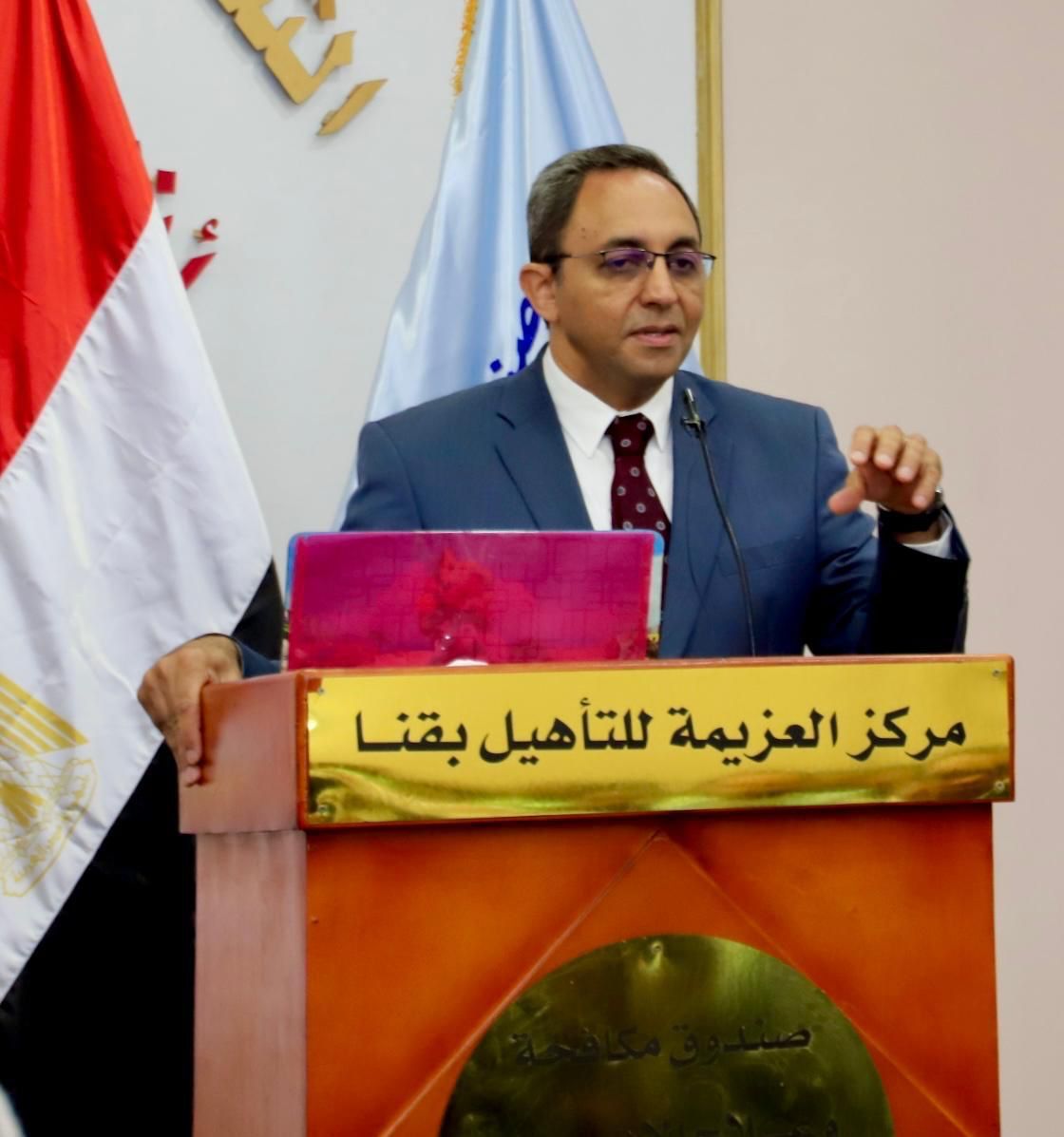 محافظ قنا ومدير صندوق مكافحة الإدمان يشهدان حفل تخريج 100 متعافى جديد