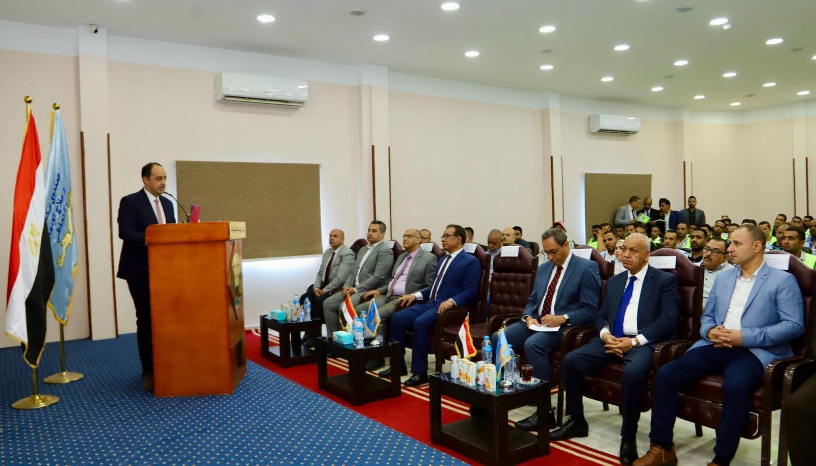 محافظ قنا ومدير صندوق مكافحة الإدمان يشهدان حفل تخريج 100 متعافى جديد