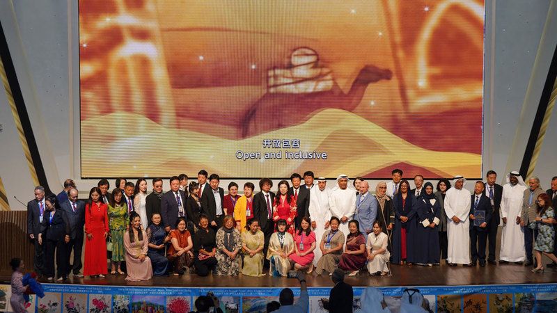 الامارات | «شعراء طريق الحرير»: محمد بن راشد صاغ مدينة تشبه القصيدة