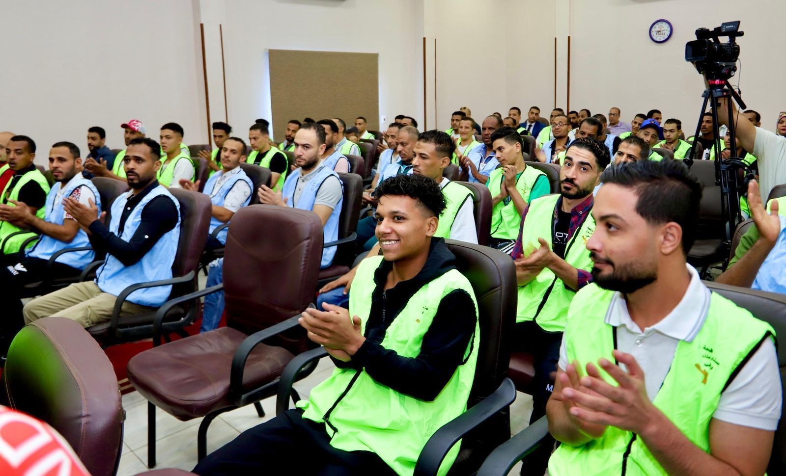 محافظ قنا ومدير صندوق مكافحة الإدمان يشهدان حفل تخريج 100 متعافى جديد