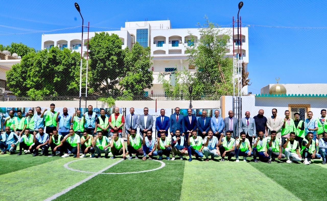 محافظ قنا ومدير صندوق مكافحة الإدمان يشهدان حفل تخريج 100 متعافى جديد