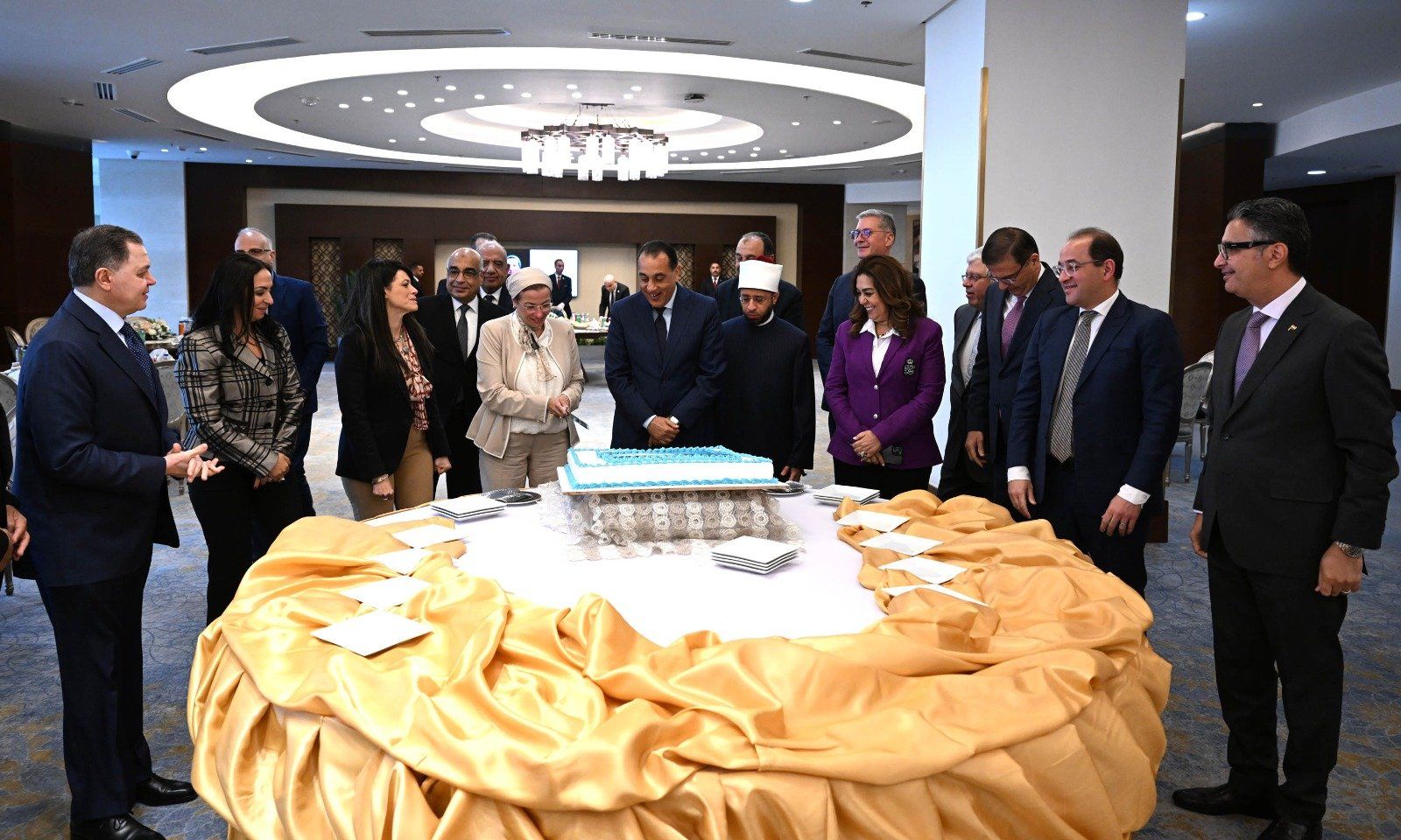 مجلس الوزراء يحتفل باختيار وزيرة البيئة أمين اتفاقية الأمم المتحدة لمكافحة التصحر.. صور