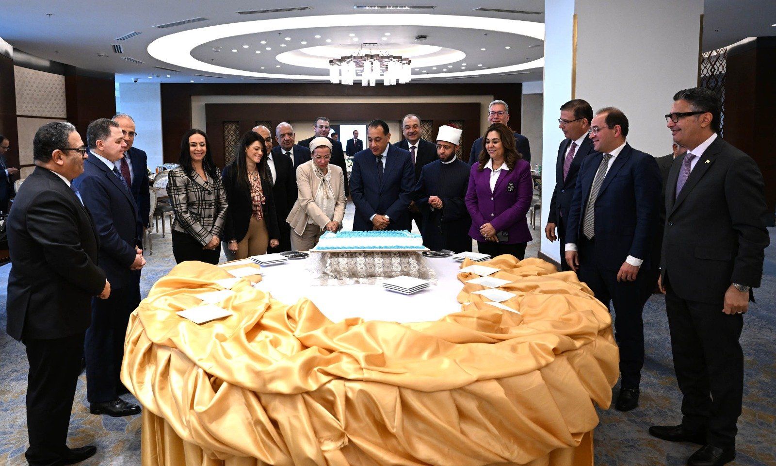 مجلس الوزراء يحتفل باختيار وزيرة البيئة أمين اتفاقية الأمم المتحدة لمكافحة التصحر.. صور